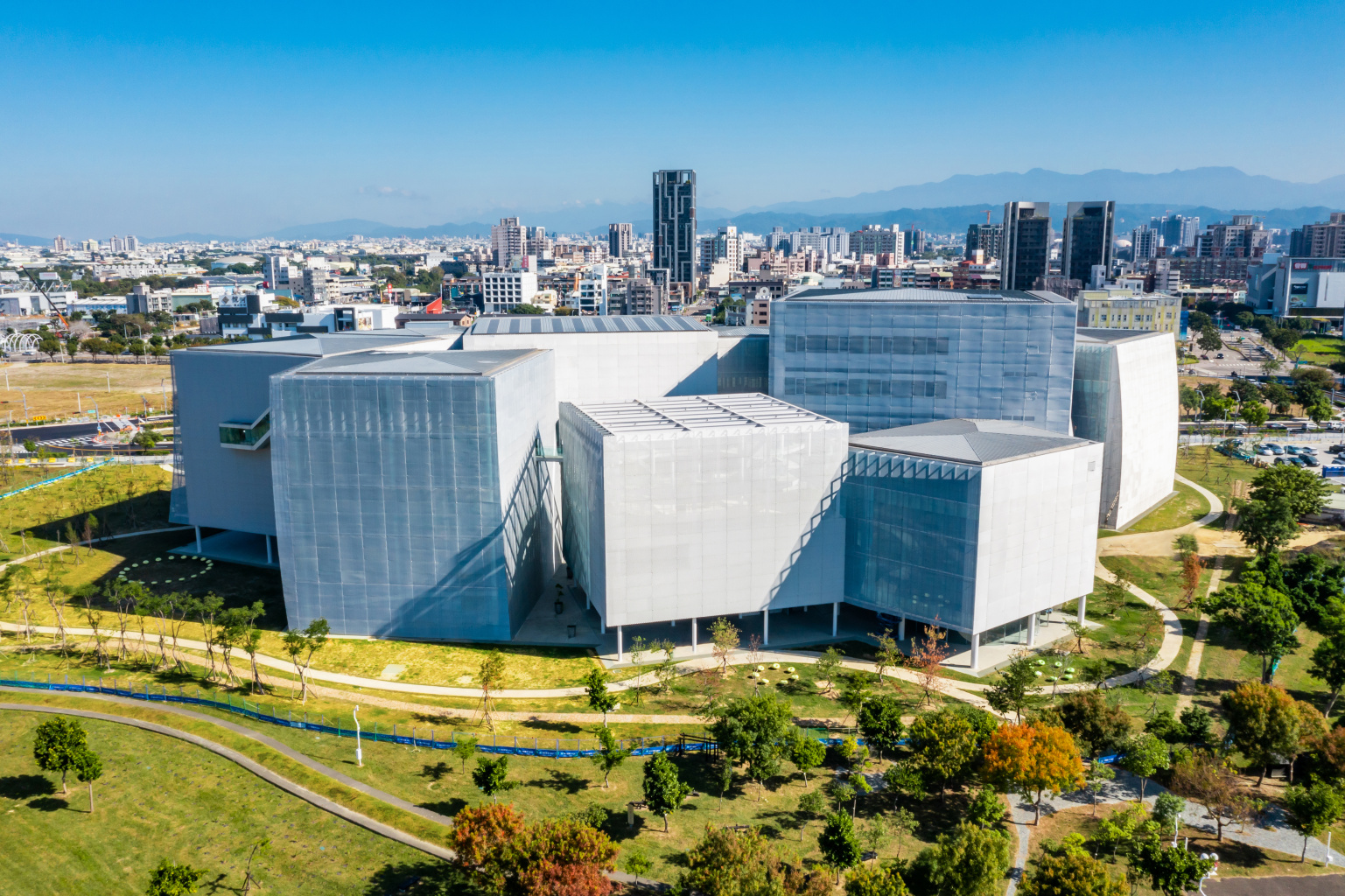 DJI_0898.JPG (812 KB)